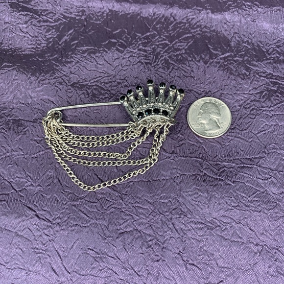 Vintage Crown Brooch with Black Stones and Chains - Picture 5 of 5